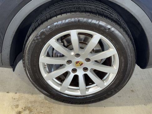 Used 2021 Porsche Cayenne image 36