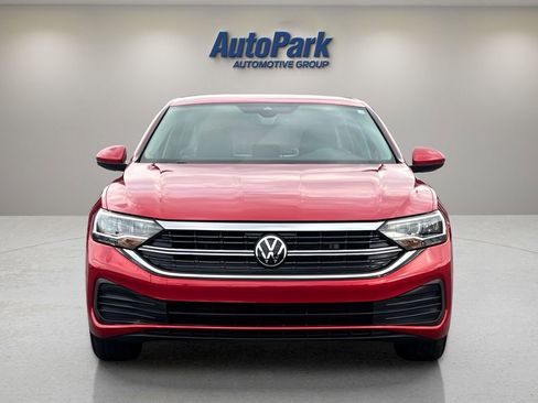 Used 2023 Volkswagen Jetta SE FWD image 2