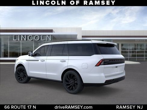 New 2025 Lincoln Navigator Reserve w/ Jet Appearance Package AWD/4WD image 5