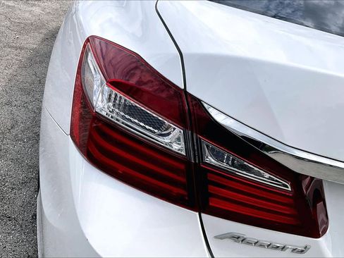 Used 2016 Honda Accord EX image 28