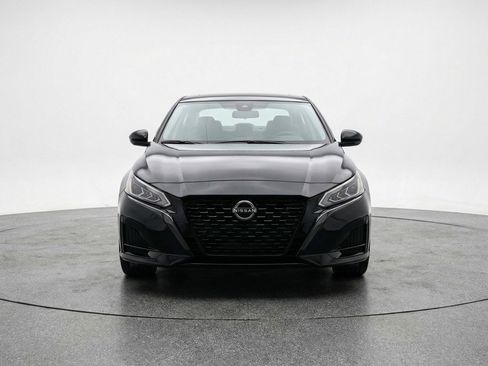 Used 2025 Nissan Altima 2.5 SV FWD image 2