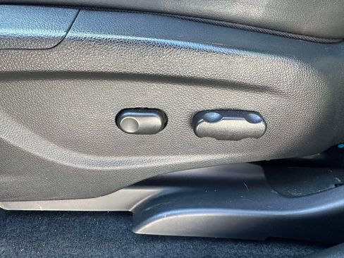 Certified 2022 Chevrolet Trax LT w/ LT Convenience Package image 17