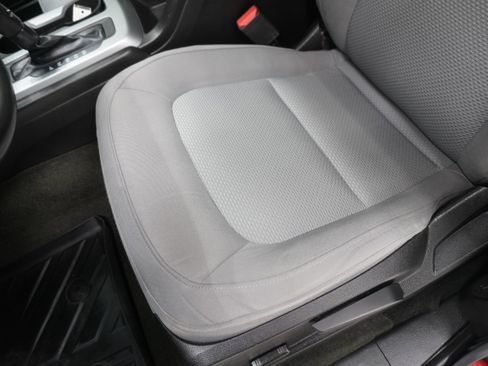 Used 2015 Chevrolet Colorado LT AWD/4WD image 13