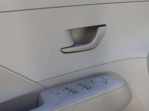 Used 2025 Hyundai Kona SEL image 21