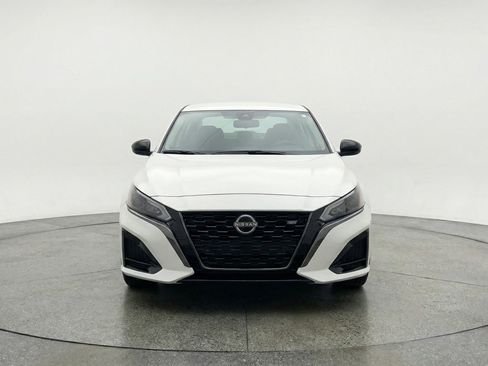 Used 2025 Nissan Altima 2.5 SV image 2