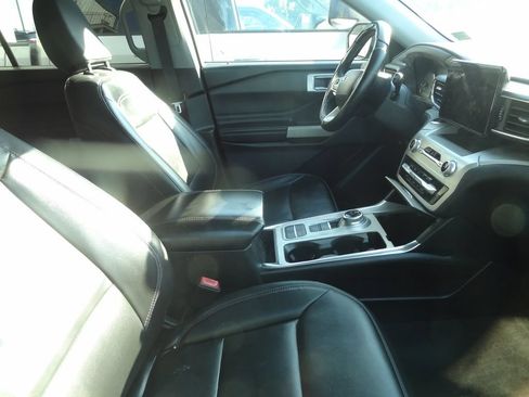 Certified 2022 Ford Explorer XLT w/ Equipment Group 202A RWD image 10