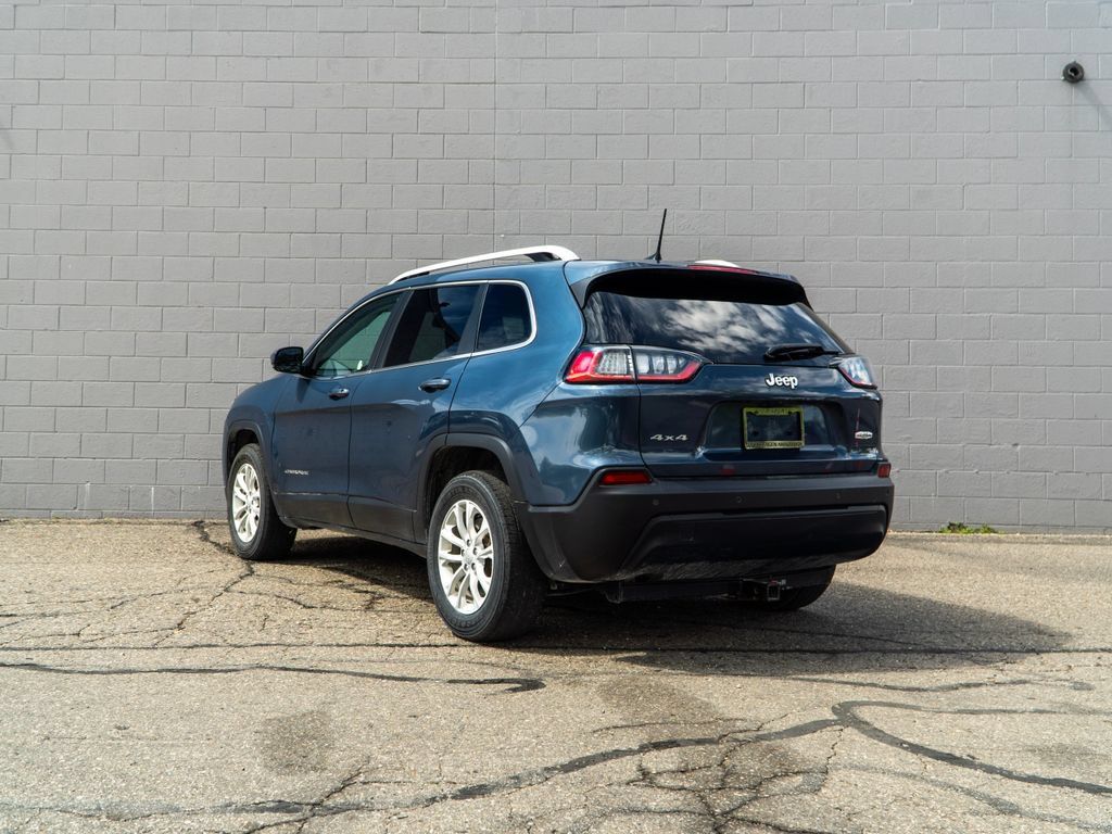 Used 2019 Jeep Cherokee Latitude w/ Cold Weather Group AWD/4WD image 3
