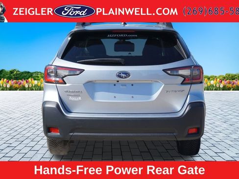 Used 2023 Subaru Outback Premium AWD/4WD image 4