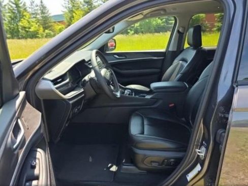 Used 2023 Jeep Grand Cherokee Limited AWD/4WD image 7