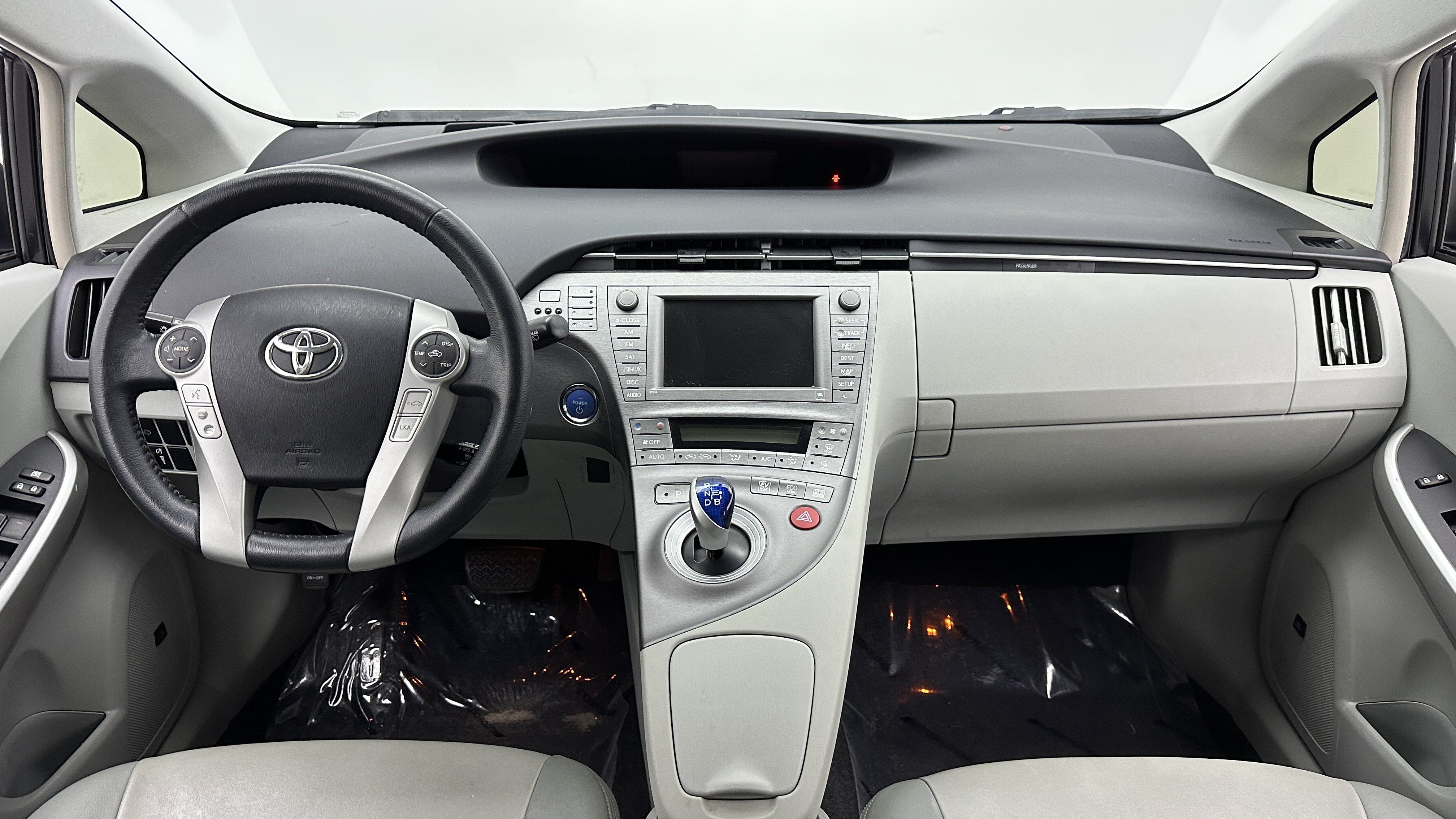 Used 2015 Toyota Prius Five w/ Advanced Technology Package FWD image 31