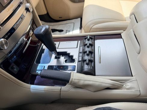 Used 2013 Lexus LX 570 4WD w/ Luxury Pkg image 57