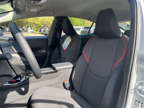 New 2026 Toyota Prius SE image 3