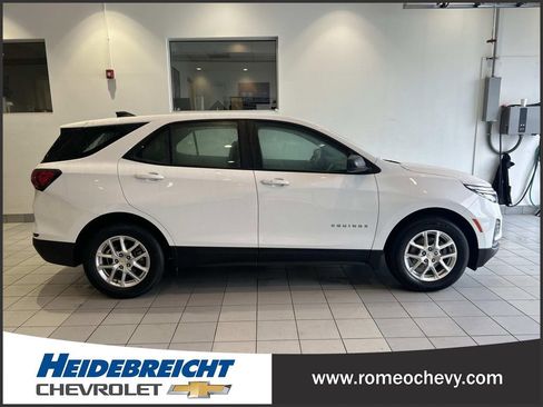 Used 2023 Chevrolet Equinox LS image 2