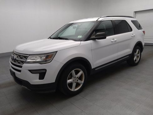 Used 2018 Ford Explorer XLT image 2