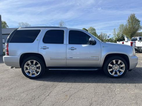 Used 2011 GMC Yukon Denali AWD/4WD image 5