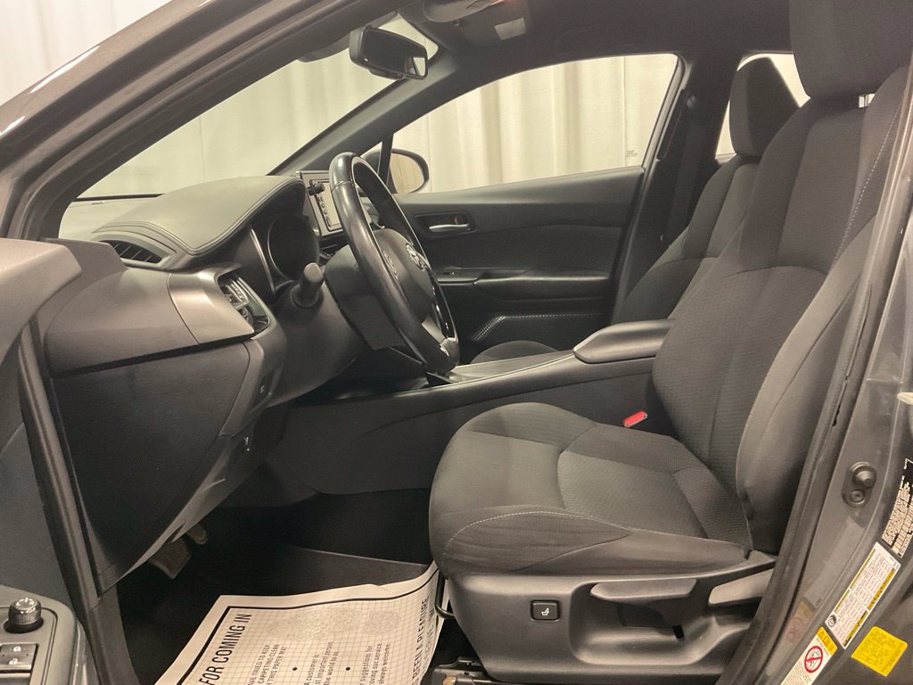 Used 2018 Toyota C-HR XLE FWD image 4