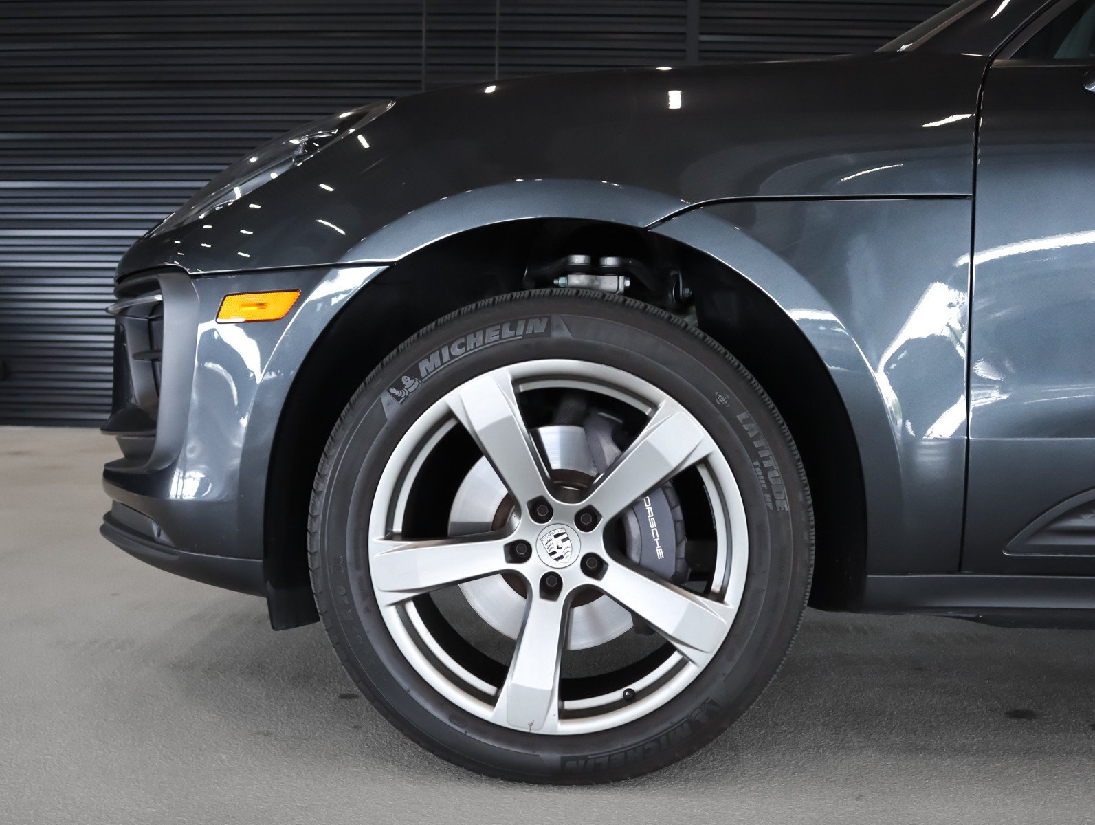 Certified 2024 Porsche Macan AWD/4WD image 12