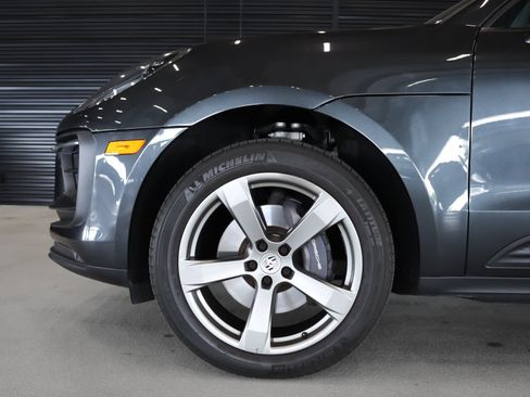 Certified 2024 Porsche Macan AWD/4WD image 12