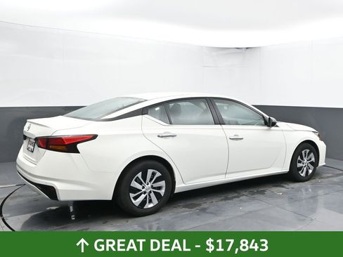 Used 2024 Nissan Altima 2.5 S FWD image 12