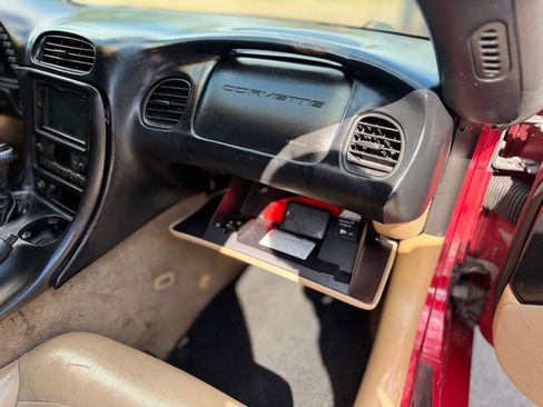 Used 2004 Chevrolet Corvette Convertible w/ Preferred Equipment Group image 21