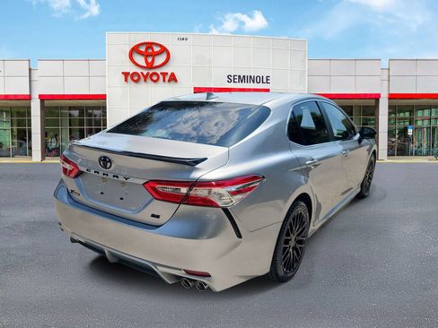 Used 2020 Toyota Camry SE FWD image 3