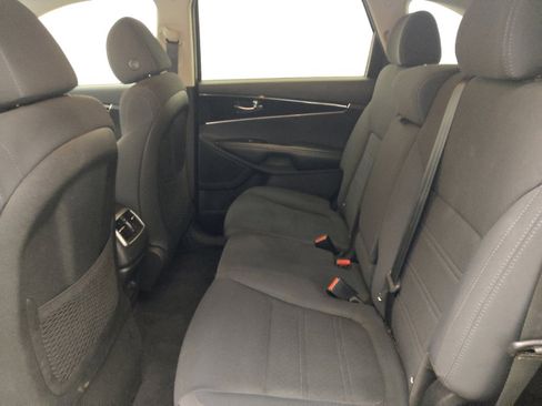 Used 2019 Kia Sorento AWD image 18