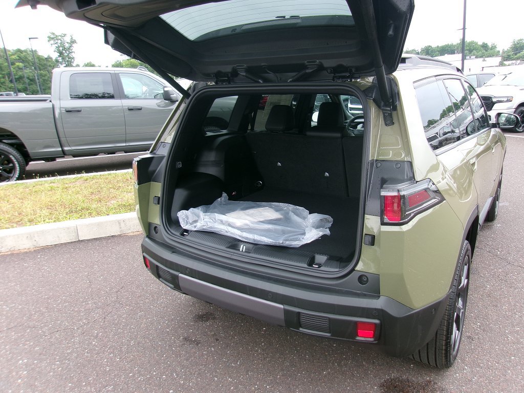 New 2026 Jeep Cherokee Overland w/ Trailer Tow Group AWD/4WD image 13