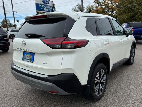 Used 2023 Nissan Rogue SV image 3