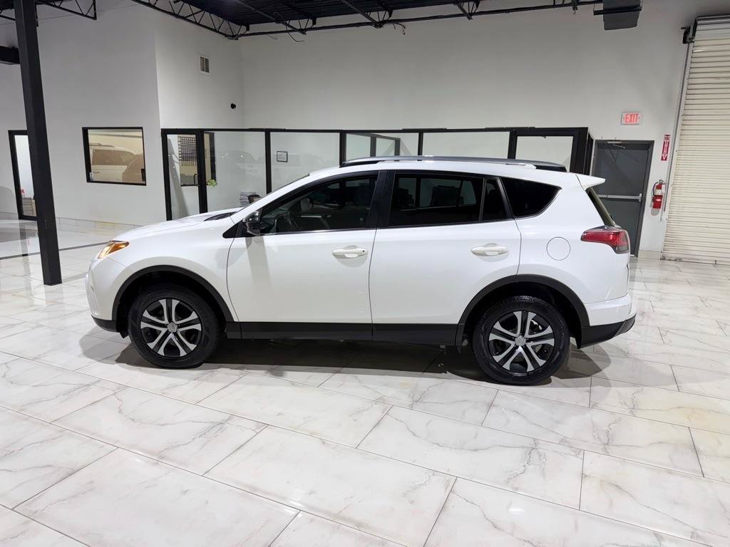 Used 2018 Toyota RAV4 LE FWD image 7