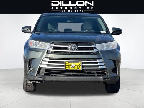 Used 2019 Toyota Highlander LE AWD/4WD image 7