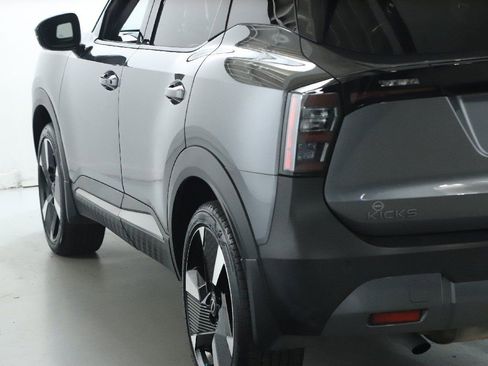 Certified 2025 Nissan Kicks SR w/ SR Premium Package image 44