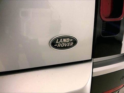 Used 2020 Land Rover Defender 110 SE image 30