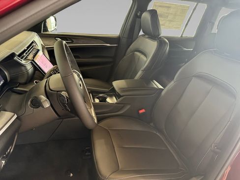 New 2025 Jeep Grand Cherokee Limited w/ MOPAR Finishing Package AWD/4WD image 9