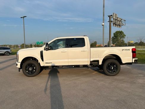 New 2026 Ford F250 Lariat w/ Black Appearance Package AWD/4WD image 9