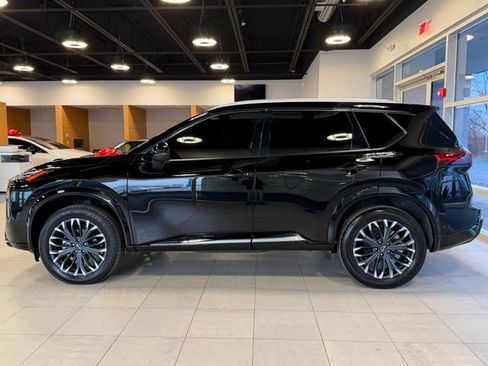 Used 2025 Nissan Rogue Platinum image 7