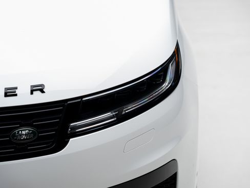 Used 2024 Land Rover Range Rover Sport SE image 10