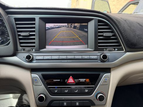 Used 2017 Hyundai Elantra SE image 29