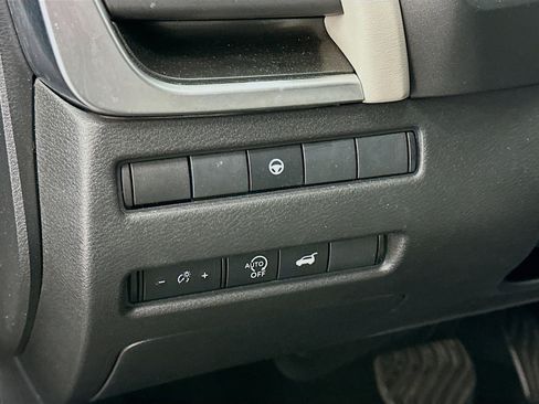 Used 2025 Nissan Rogue SV image 17