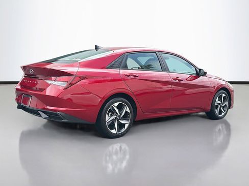 Used 2023 Hyundai Elantra SEL w/ Convenience Package FWD image 5