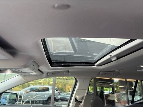Used 2023 GMC Acadia SLE w/ Driver Convenience Package AWD/4WD image 12