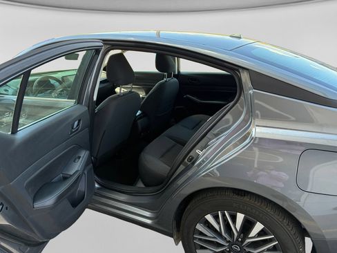 Used 2025 Nissan Altima 2.5 SV FWD image 13