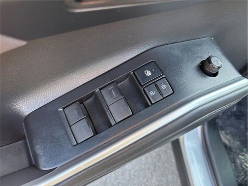 Used 2022 Toyota Highlander LE image 19