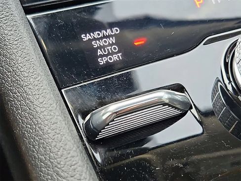 Used 2022 Jeep Grand Cherokee Limited image 25