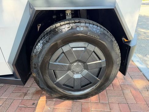 Used 2025 Tesla Cybertruck AWD Crew Cab image 17