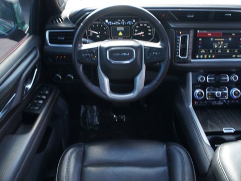 Used 2021 GMC Yukon Denali w/ Denali Premium Package image 5