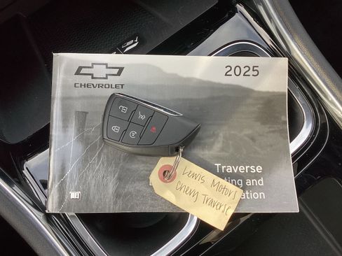 Used 2025 Chevrolet Traverse LT AWD/4WD image 22