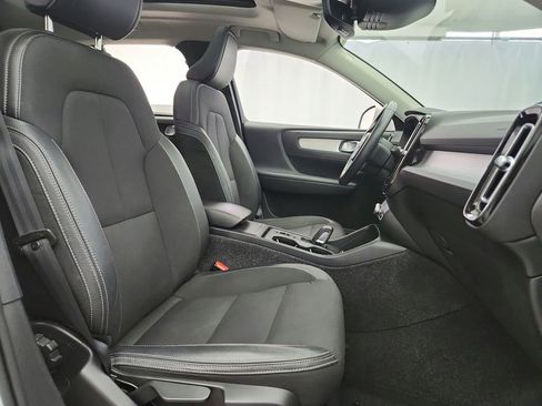 Used 2020 Volvo XC40 T5 Momentum w/ Protection Package Premier AWD/4WD image 29