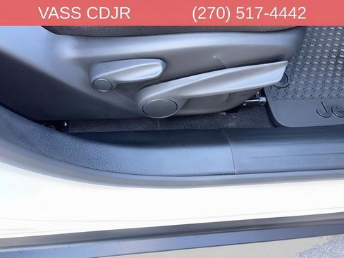 Used 2026 Jeep Compass Latitude w/ Quick Order Package 29K AWD/4WD image 41