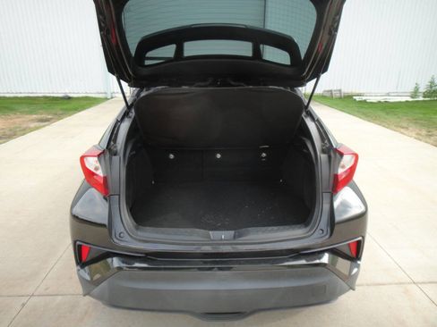 Used 2018 Toyota C-HR XLE image 20