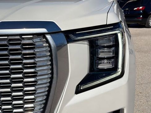 Used 2023 GMC Yukon Denali w/ Denali Reserve Package image 9